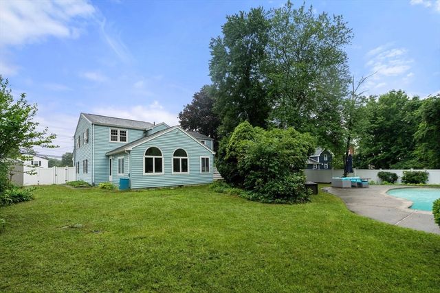 10 Locust Street, Burlington, MA 01803