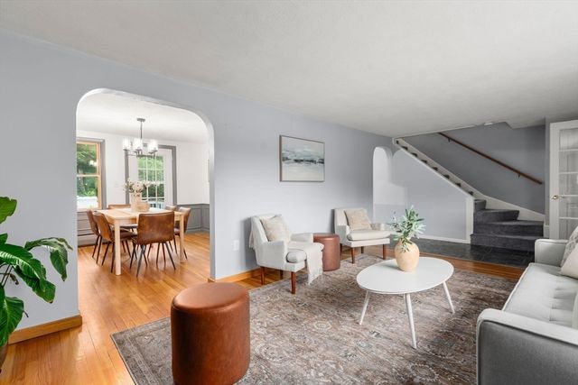 10 Locust Street, Burlington, MA 01803