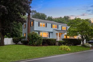 10 Locust Street, Burlington, MA 01803