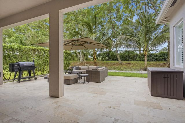 19518 S Whitewater Avenue, Weston, FL 33332