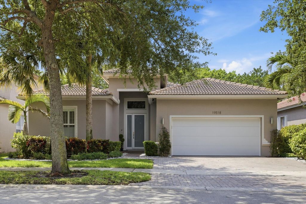 19518 S Whitewater Avenue, Weston, FL 33332