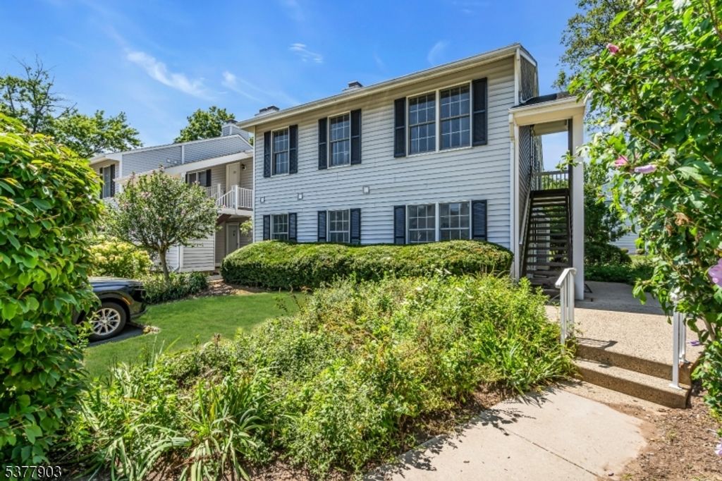 133 Mockingbird Ct, Readington Twp., NJ 08887