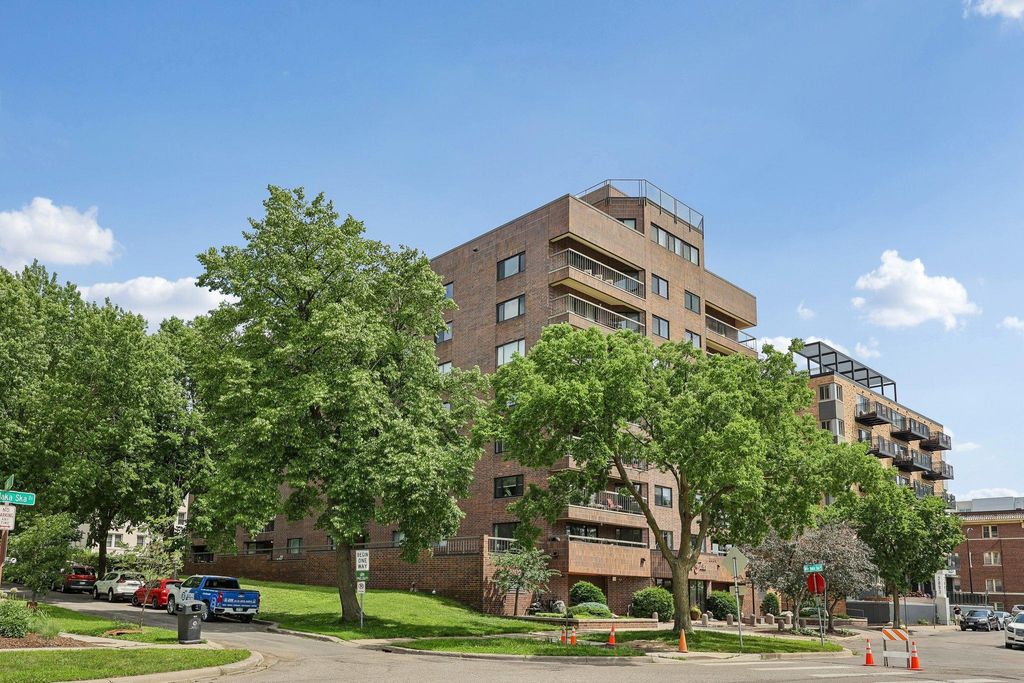 2885 Knox Avenue S 707, Minneapolis, MN 55408 — exterior