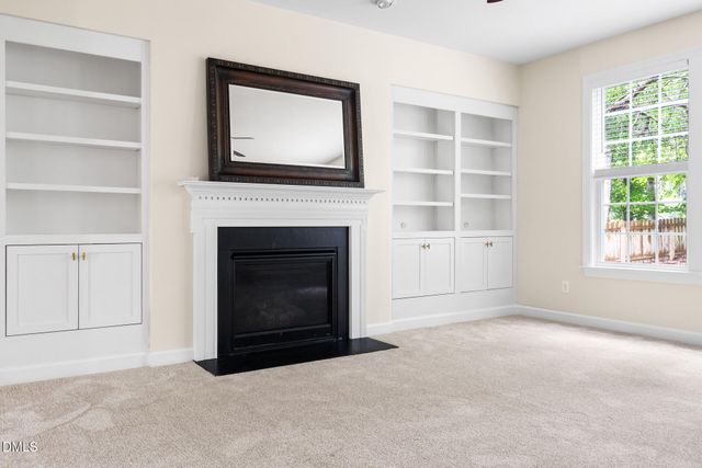 511 E Hatterleigh Avenue, Hillsborough, NC 27278
