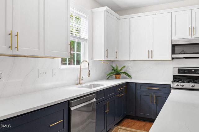 511 E Hatterleigh Avenue, Hillsborough, NC 27278