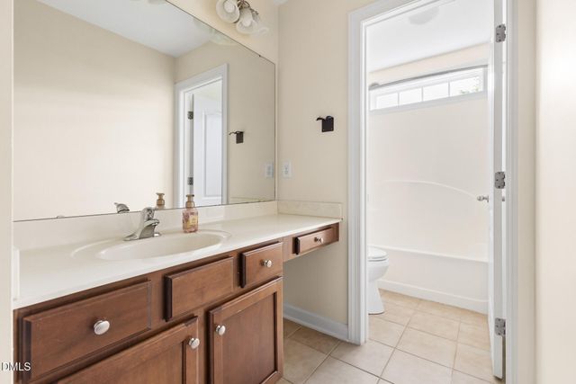 511 E Hatterleigh Avenue, Hillsborough, NC 27278