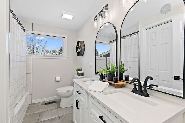 411 S 1st Street, Elburn, IL 60119