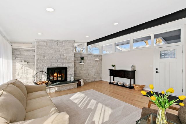 411 S 1st Street, Elburn, IL 60119