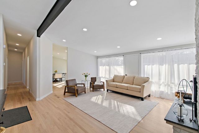 411 S 1st Street, Elburn, IL 60119