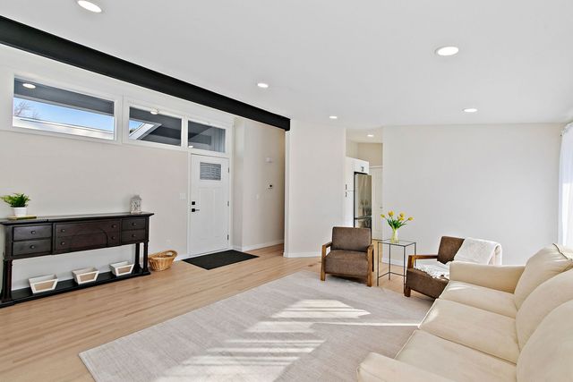 411 S 1st Street, Elburn, IL 60119