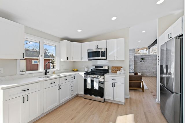 411 S 1st Street, Elburn, IL 60119