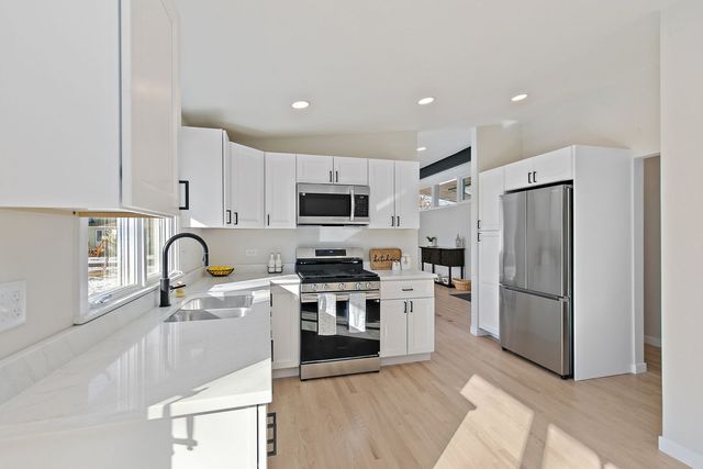 411 S 1st Street, Elburn, IL 60119