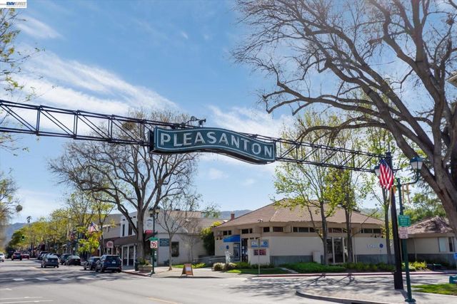 4576 Del Valle Pkwy, Pleasanton, CA 94566