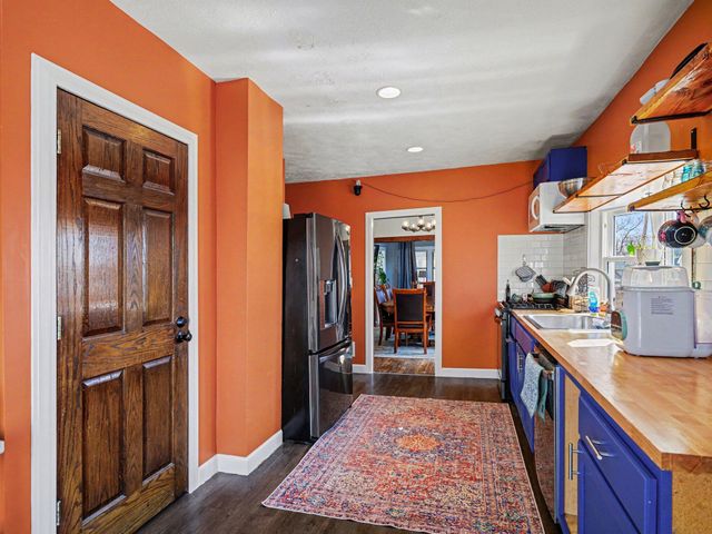 2744 S 10TH Street, Omaha, NE 68108