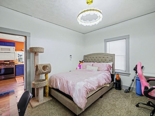 2744 S 10TH Street, Omaha, NE 68108