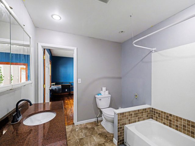 2744 S 10TH Street, Omaha, NE 68108