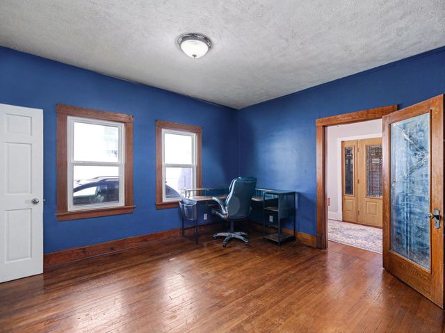 2744 S 10TH Street, Omaha, NE 68108