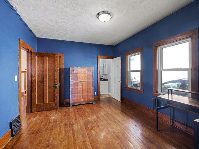 2744 S 10TH Street, Omaha, NE 68108