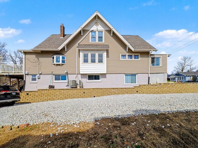 2744 S 10TH Street, Omaha, NE 68108