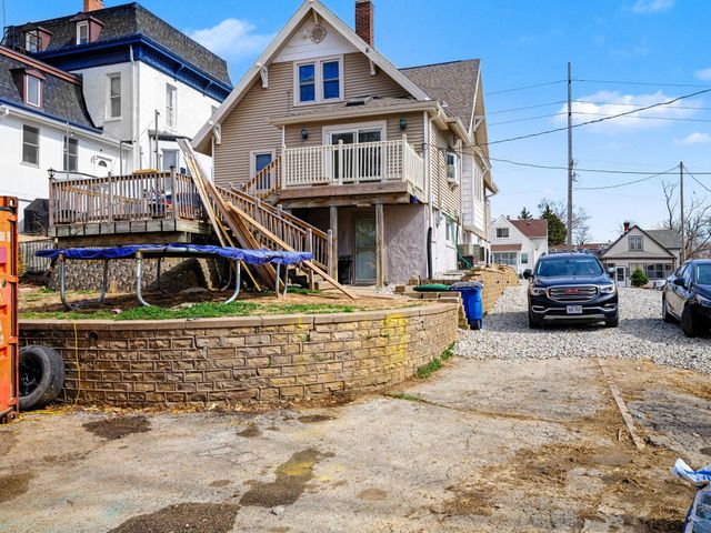 2744 S 10TH Street, Omaha, NE 68108