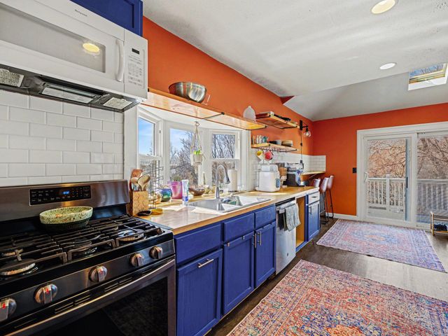 2744 S 10TH Street, Omaha, NE 68108