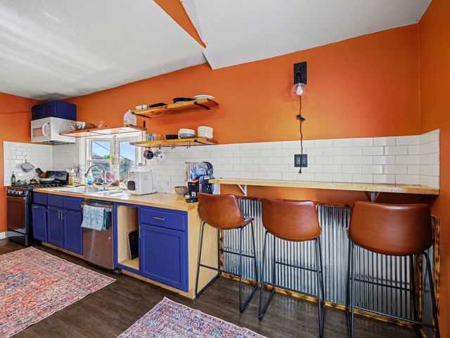 2744 S 10TH Street, Omaha, NE 68108