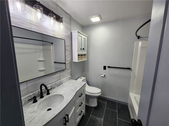 9 Holly Drive B, Bentonville, AR 72712