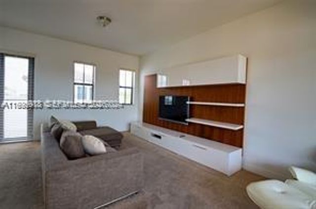 8375 NW 51st Ter 1, Doral, FL 33166