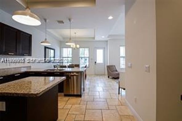 8375 NW 51st Ter 1, Doral, FL 33166