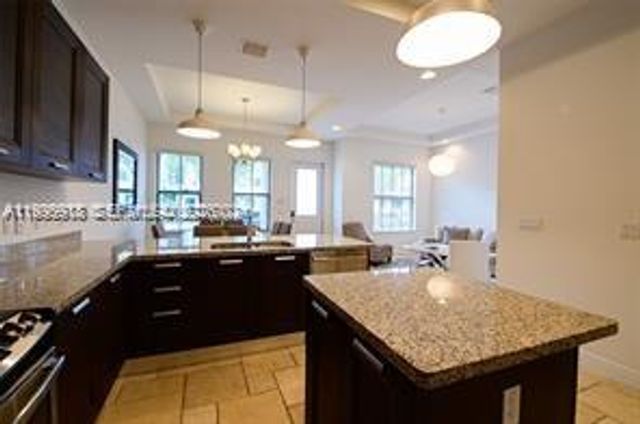 8375 NW 51st Ter 1, Doral, FL 33166