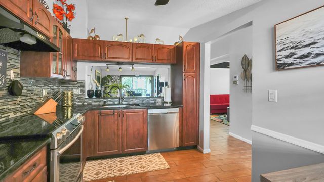 7618 Tahiti Lane 206, Lake Worth, FL 33467