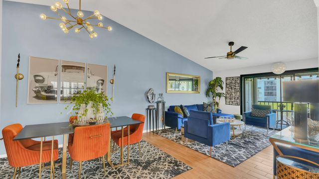 7618 Tahiti Lane 206, Lake Worth, FL 33467