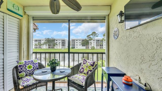 7618 Tahiti Lane 206, Lake Worth, FL 33467