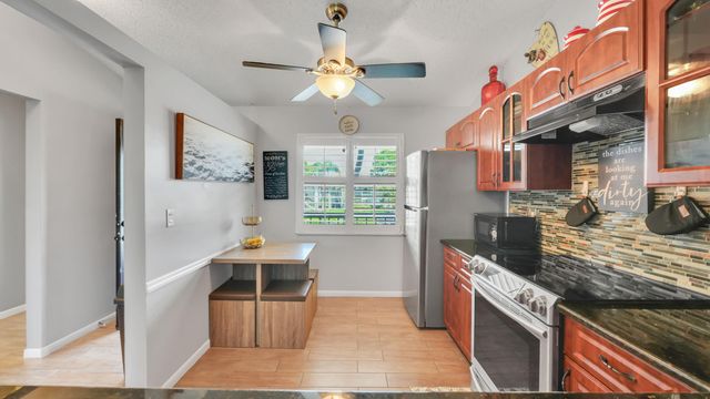 7618 Tahiti Lane 206, Lake Worth, FL 33467
