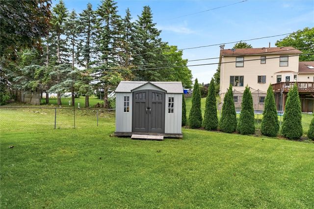 20 Flamingo Drive, Gates, NY 14624