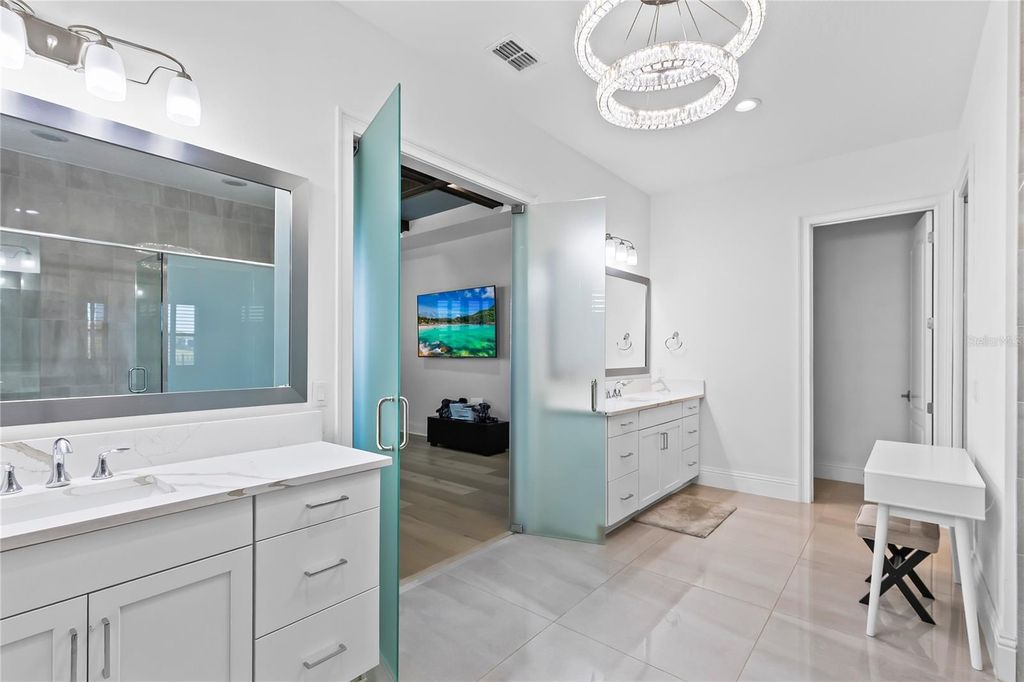 Image 21 of property listing at 13337 ALDERLEY DRIVE, Orlando, FL 32832