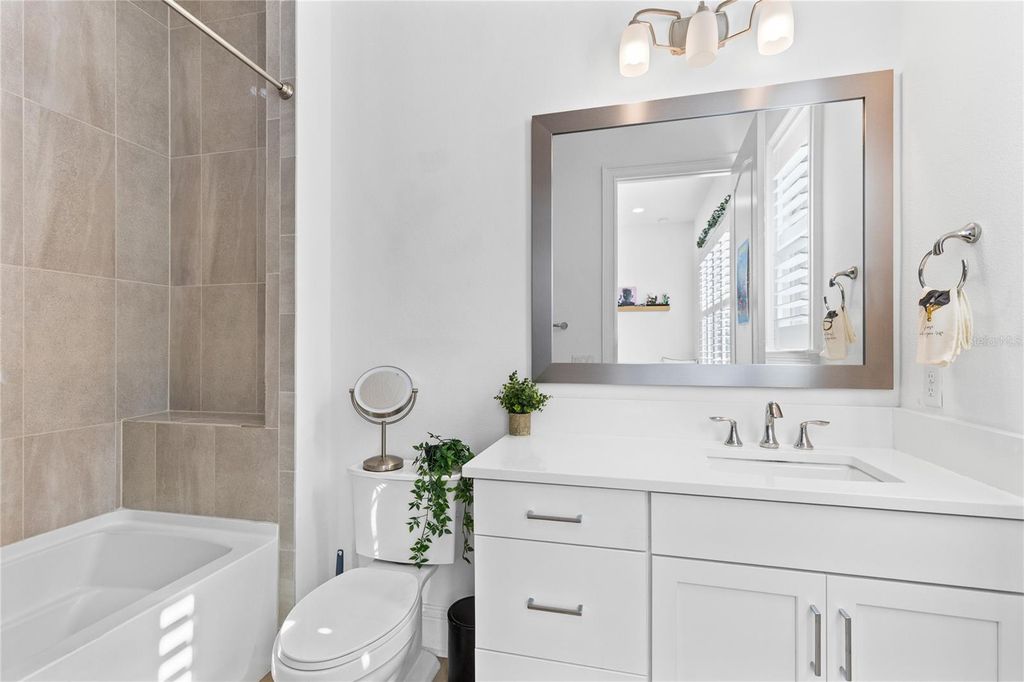 Image 28 of property listing at 13337 ALDERLEY DRIVE, Orlando, FL 32832