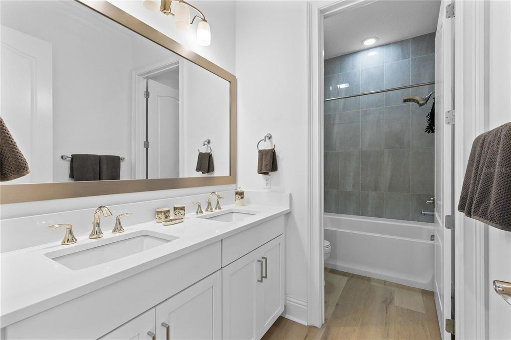 Image 30 of property listing at 13337 ALDERLEY DRIVE, Orlando, FL 32832