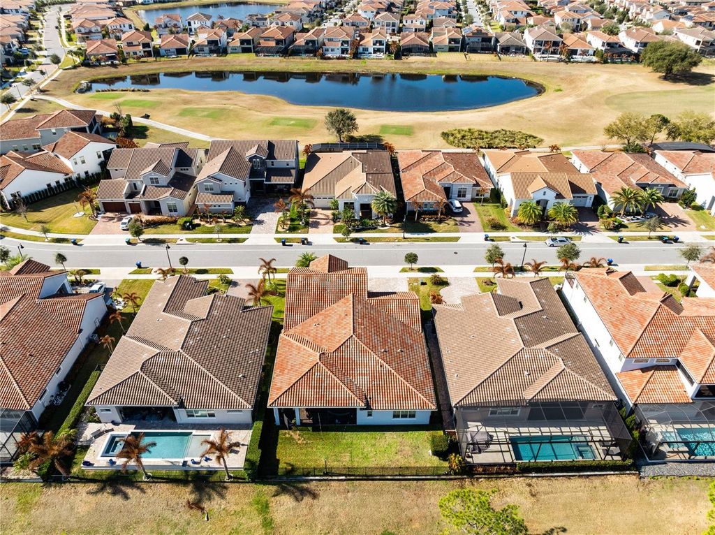 Image 40 of property listing at 13337 ALDERLEY DRIVE, Orlando, FL 32832