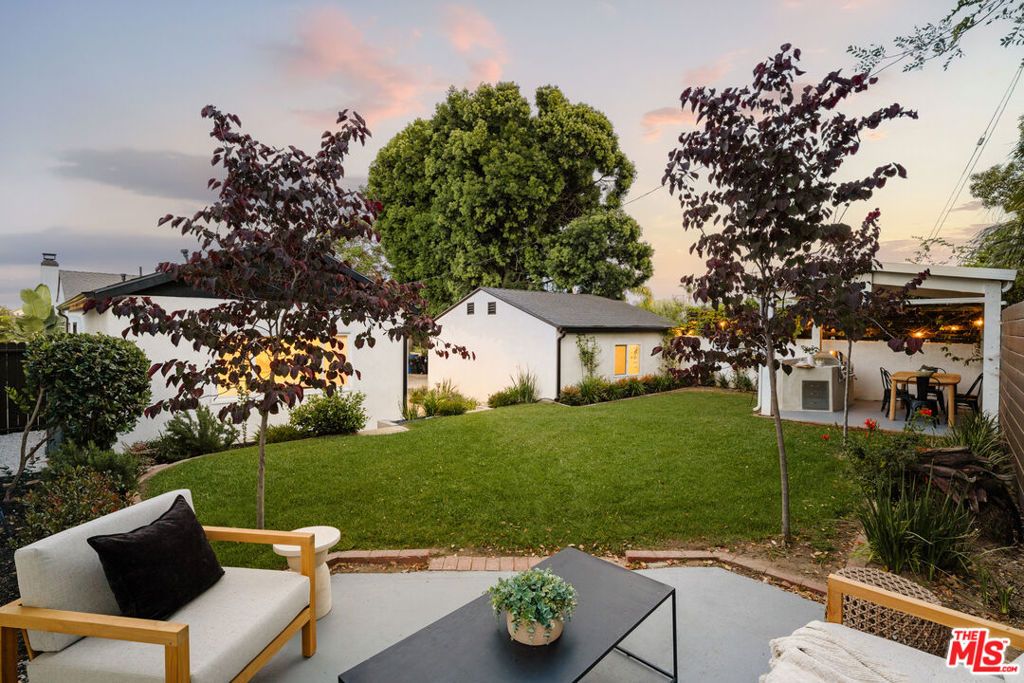Image 12 of property listing at 8421 Airlane Avenue, Los Angeles, CA 90045