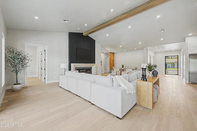 5145 E PINCHOT Avenue, Phoenix, AZ 85018