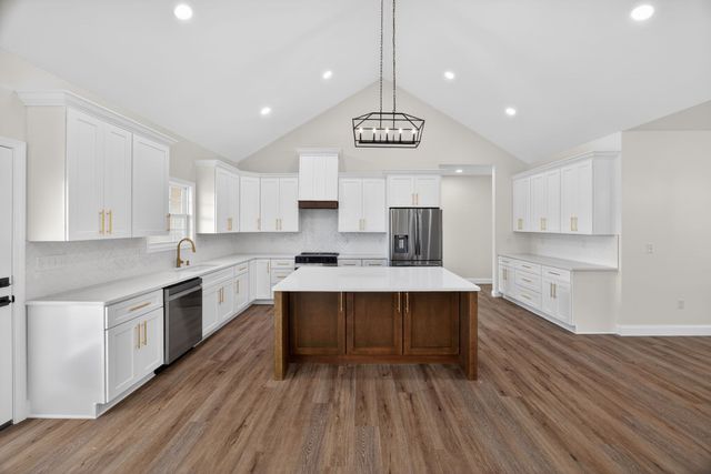 6572 Thomas Twin Oak Rd, Baxter, TN 38544