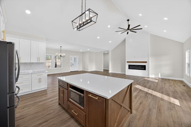 6572 Thomas Twin Oak Rd, Baxter, TN 38544