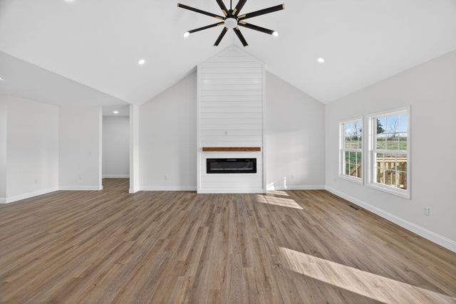 6572 Thomas Twin Oak Rd, Baxter, TN 38544