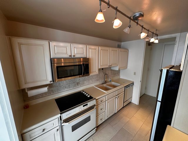 4800 S Chicago Beach Drive 2701S, Chicago, IL 60615