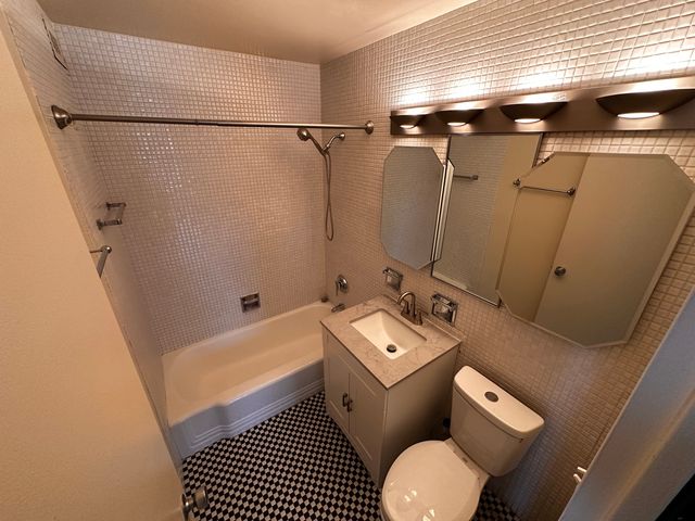 4800 S Chicago Beach Drive 2701S, Chicago, IL 60615