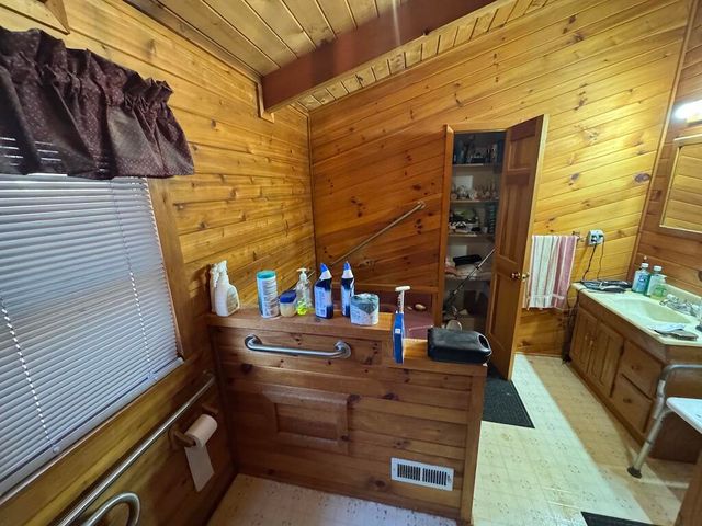 1212 Eagle View DR, Pilot, VA 24138