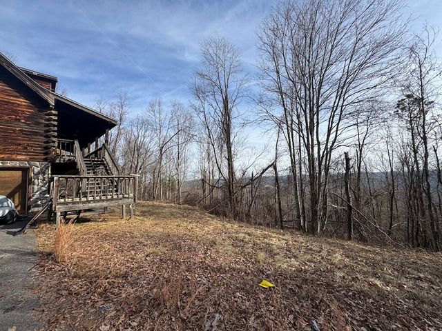 1212 Eagle View DR, Pilot, VA 24138