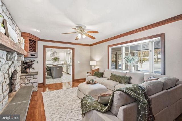 9 LOG CABIN RD, Perkasie, PA 18944