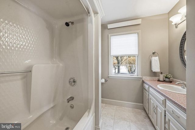 9 LOG CABIN RD, Perkasie, PA 18944